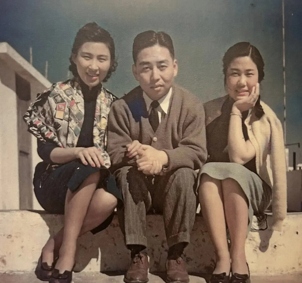 1949年，韦伟、吴祖光、张瑞芳在香港九龙