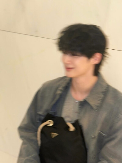 边佑锡