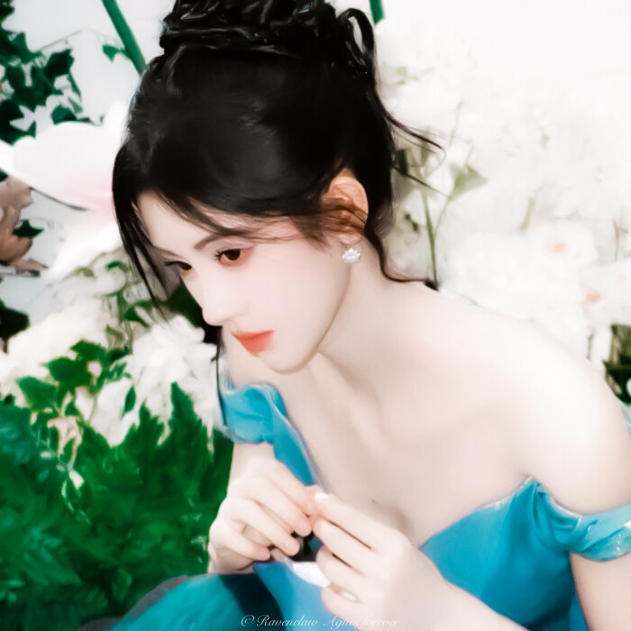 你是那人间四月
鞠婧祎
cr.槐花源