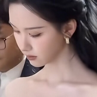 问西湖水偷走她的几分美