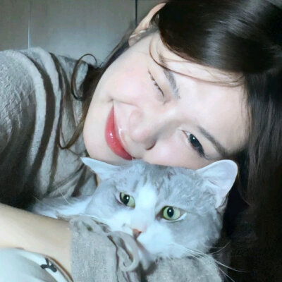 女