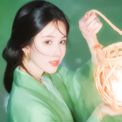 我欲因之梦吴越 一夜飞渡镜湖月
陈都灵