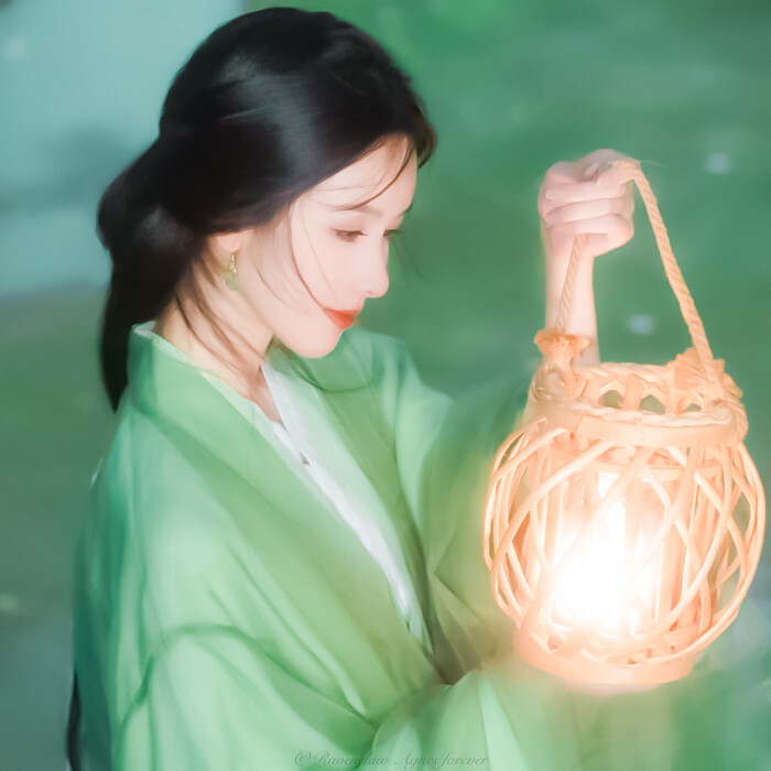 我欲因之梦吴越 一夜飞渡镜湖月
陈都灵