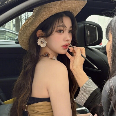 张元英套图可二改
二改注明Agnes