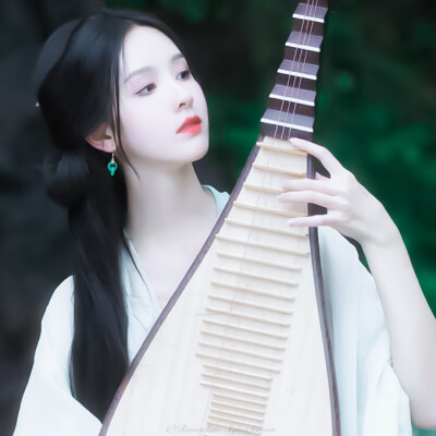 我欲因之梦吴越 一夜飞渡镜湖月
陈都灵