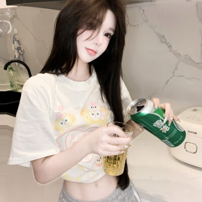 凌晨的海 难言的爱.
侵权删