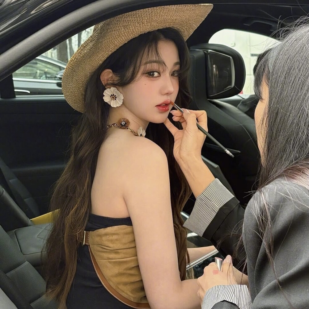 张元英套图可二改
二改注明Agnes