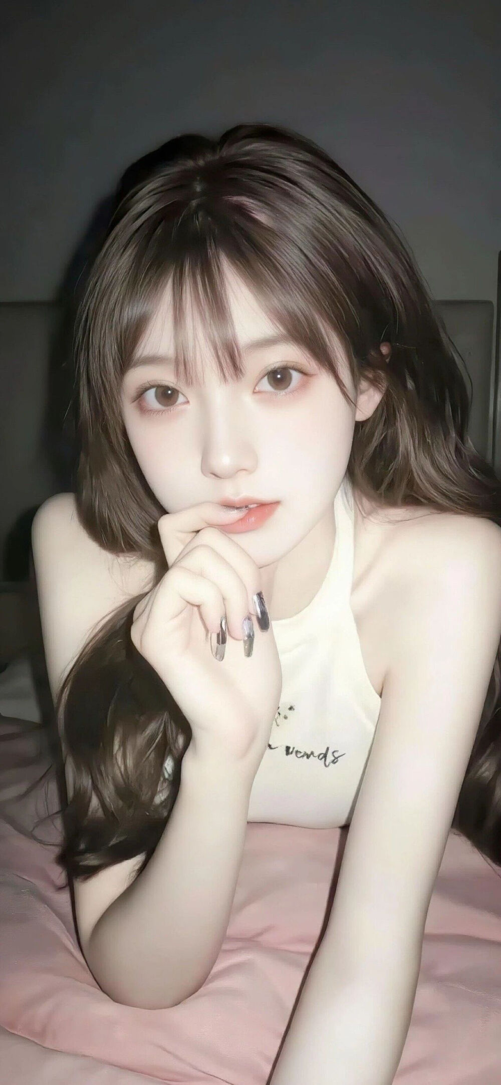 女