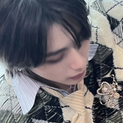 猴鬓男子