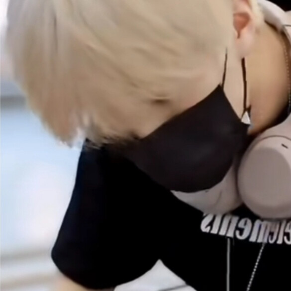 现在染回这个就是情侣发色了