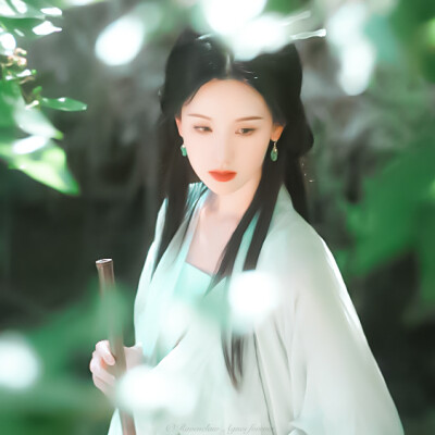 我欲因之梦吴越 一夜飞渡镜湖月
陈都灵