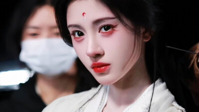 《月鳞绮纪》露芜衣（鞠婧祎饰）
