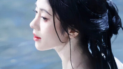 《月鳞绮纪》露芜衣（鞠婧祎饰）
