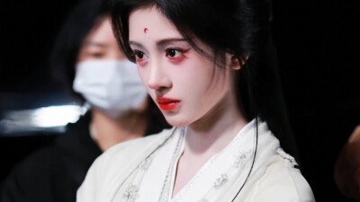 《月鳞绮纪》露芜衣（鞠婧祎饰）
