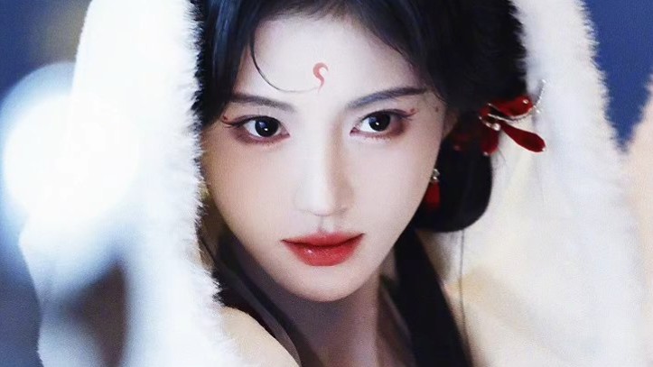 《月鳞绮纪》露芜衣（鞠婧祎饰）
