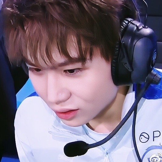 又翻历史头像了