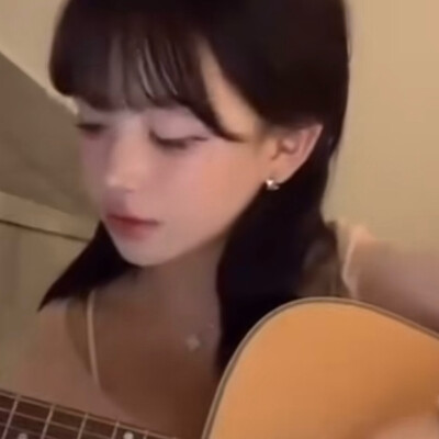 你疯狂画画 我就在你身后弹吉他