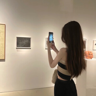 背影女头