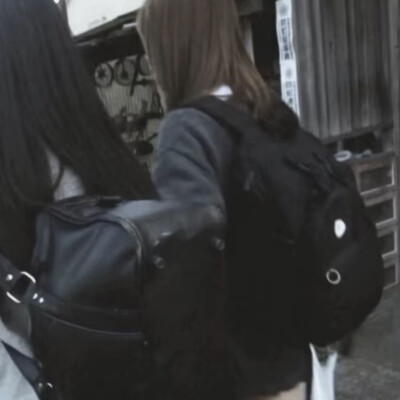 (⁎⁍̴̛ᴗ⁍̴̛⁎)