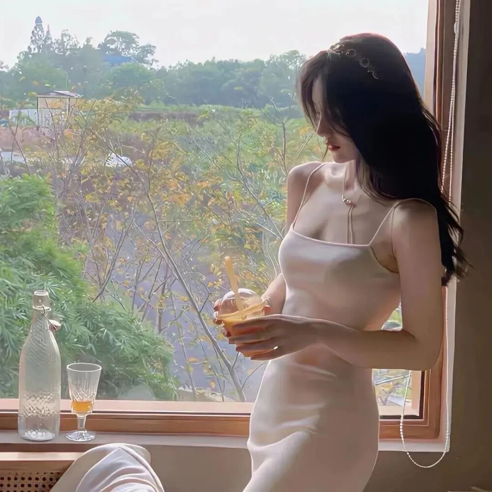 情似游丝，人如飞絮。泪珠阁定空相觑