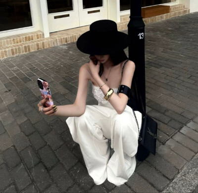 女
