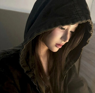 侧影女头