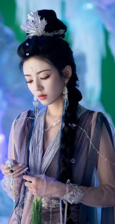何瑞贤《临江仙》樊凌儿