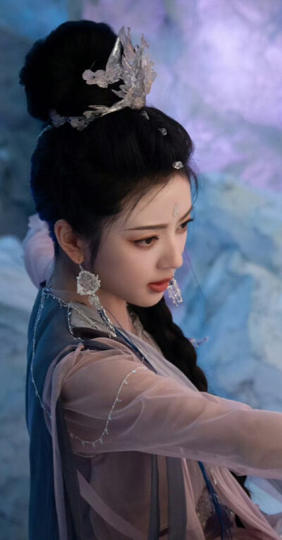 何瑞贤《临江仙》樊凌儿