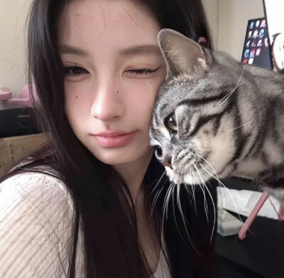 抱宠物女头