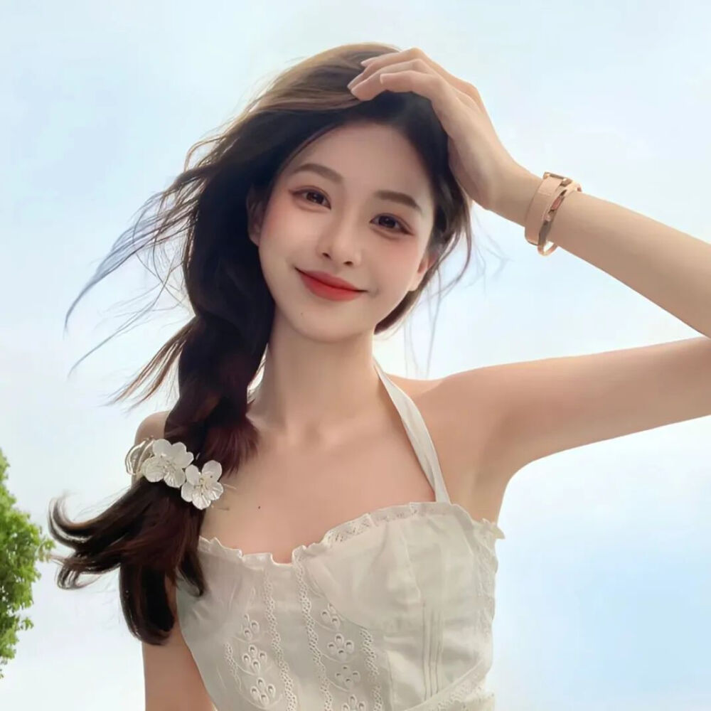女头/笑容常挂脸上