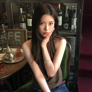 女