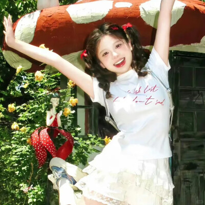 女头/笑容常挂脸上