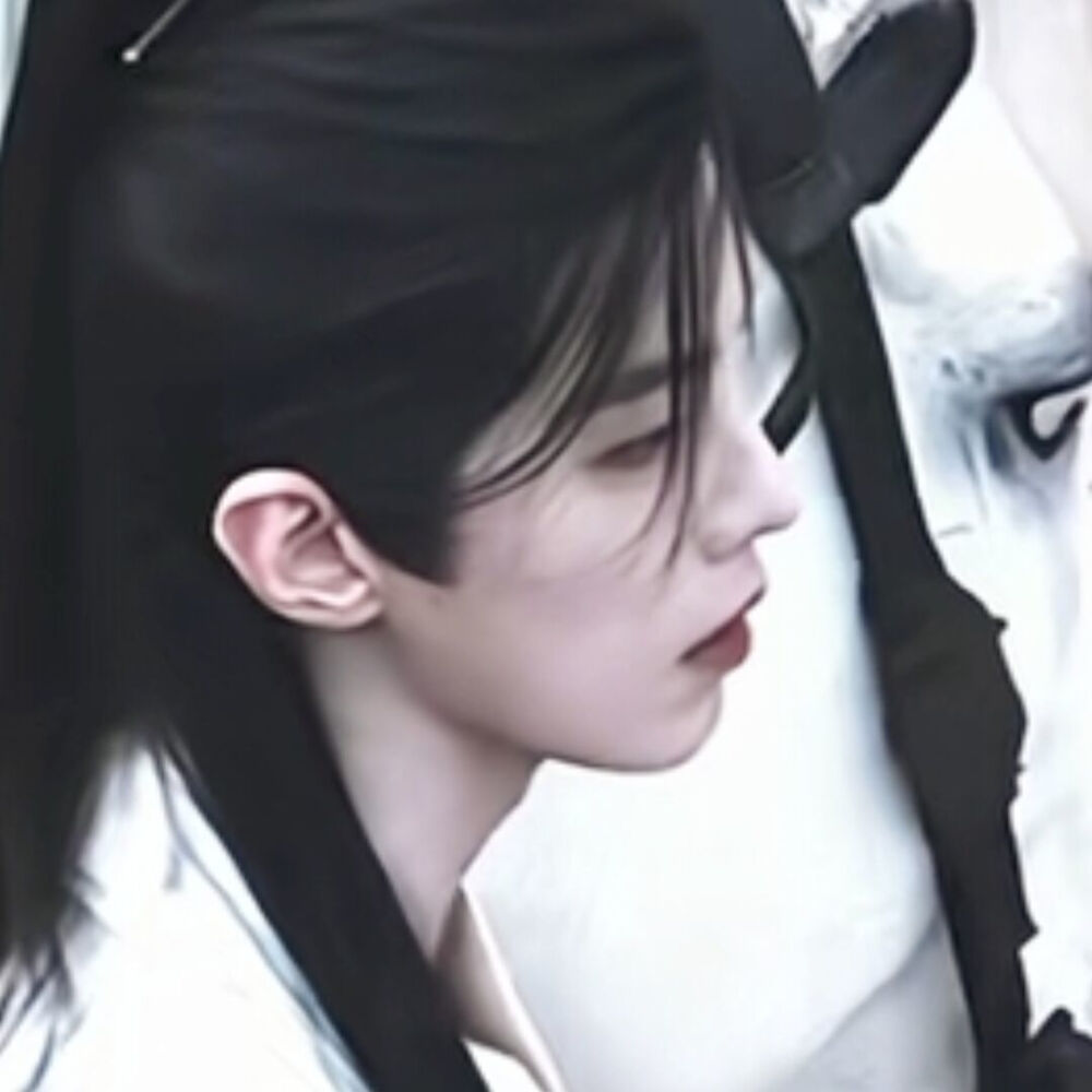 天下谁人配白衣