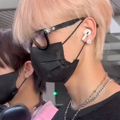 张峻豪你永远地留在小韩吧