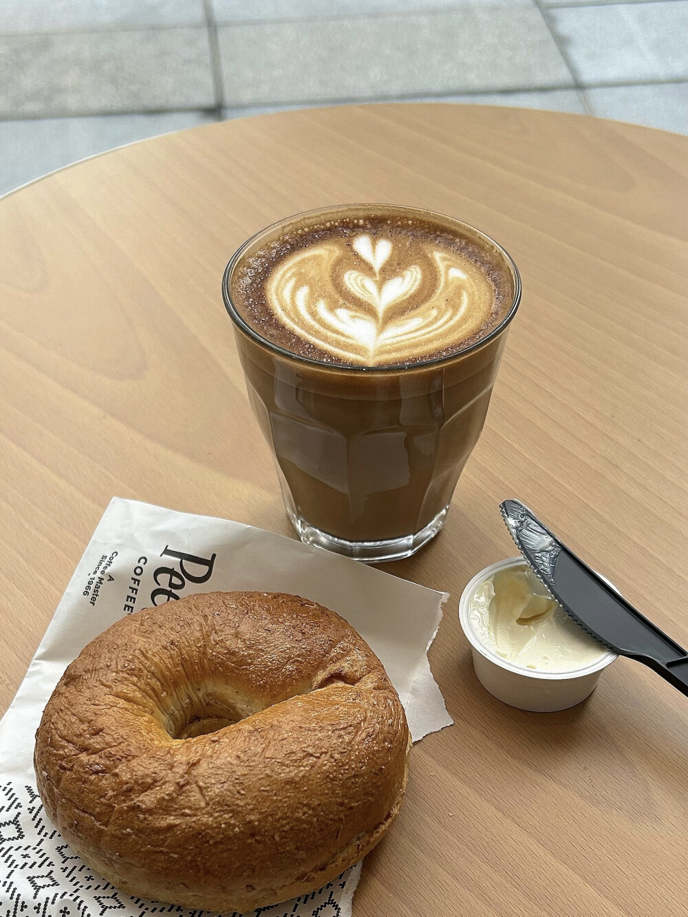 开端白人餐精神一整天
百吉福的奶酪空口也能炫