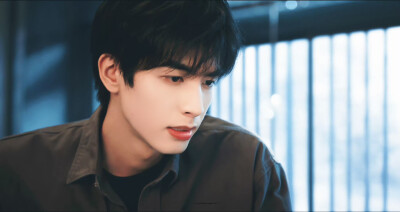 - 罗韧 / 宋威龙 。
#七根心简# ​​​
