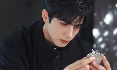 - 罗韧 / 宋威龙 。
#七根心简# ​​​