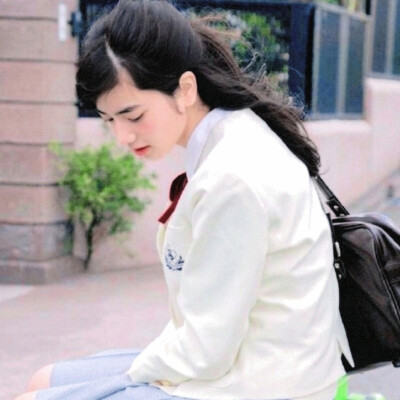 任君凭栏我栖春山