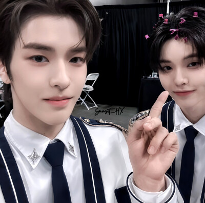 两个萌物٩(๑•̀ω•́๑)۶