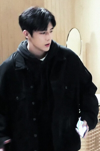 陈路周 / 王安宇 。
#陷入我们的热恋# ​​​