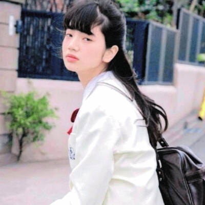 任君凭栏我栖春山