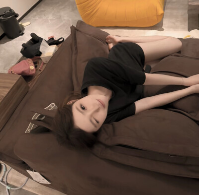 权威真人女头