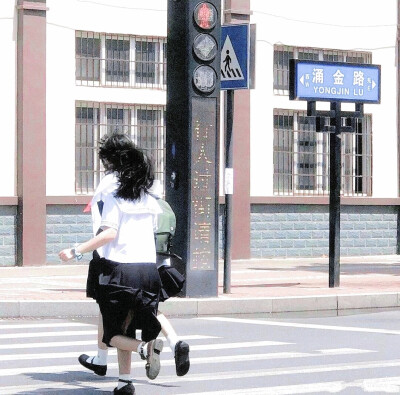 任君凭栏我栖春山