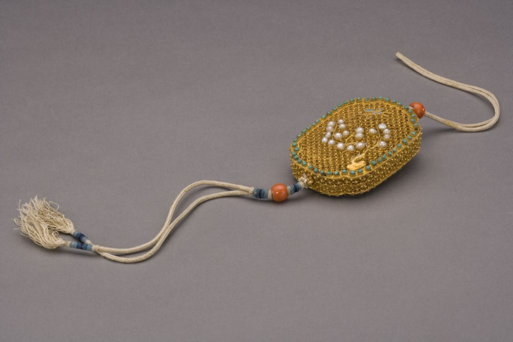 清代 金嵌珠石累丝香囊 
北京故宫博物院藏
