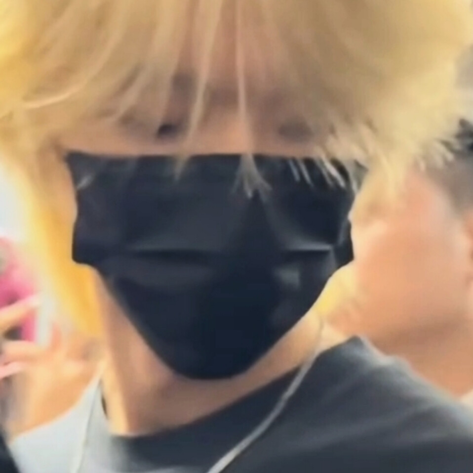 我觉得呢，冷脸，也可以很萌