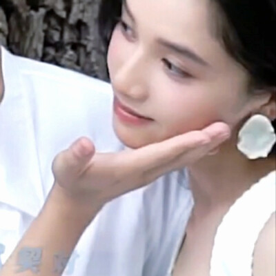 我蜜蜜@关我蛋治 把第二张的字去掉了所以我重发一下