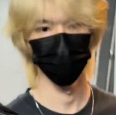 我觉得呢，冷脸，也可以很萌