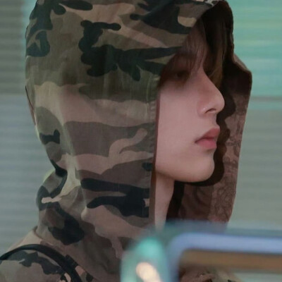 当我抱住你的时候你就像个刺猬