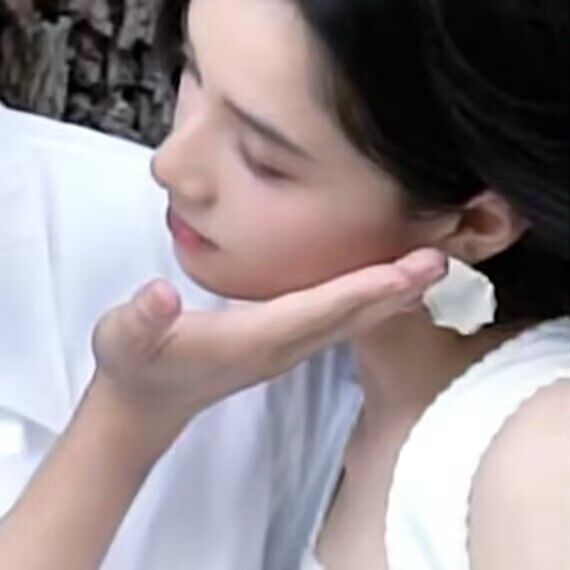 我蜜蜜@关我蛋治 把第二张的字去掉了所以我重发一下