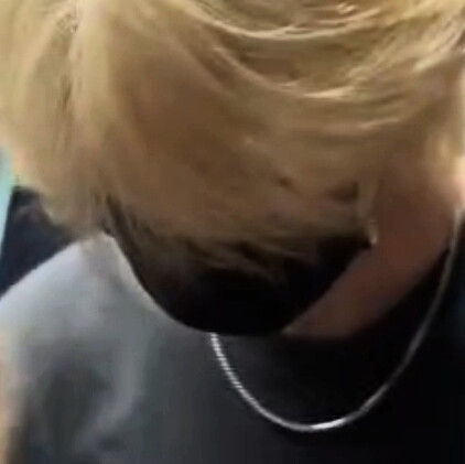 我觉得呢，冷脸，也可以很萌